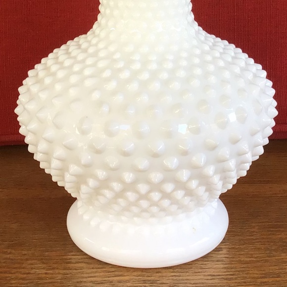 Vintage Fenton White Milk Glass Hobnail Vase Large Ruffled Edge - Picture 6 of 12